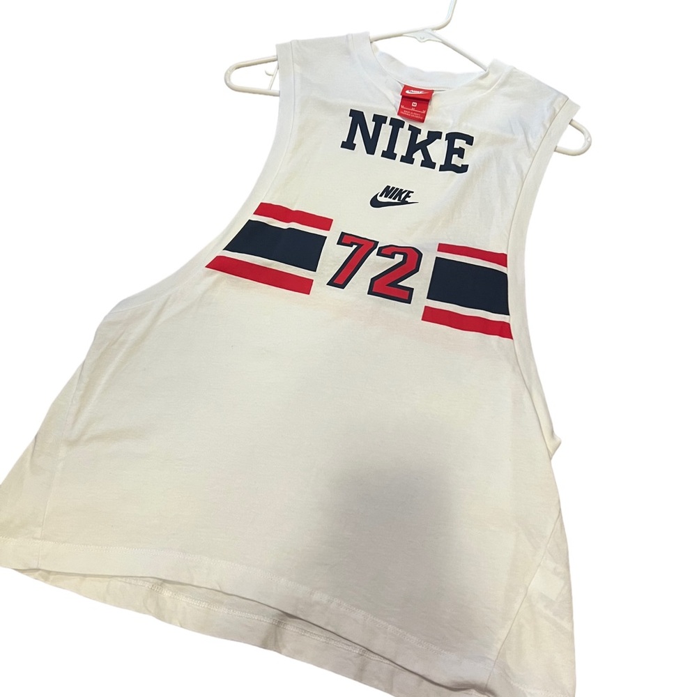 Women’s Medium 
 Nike 
Tank  red white & blue 🇺🇸 
Wore twice